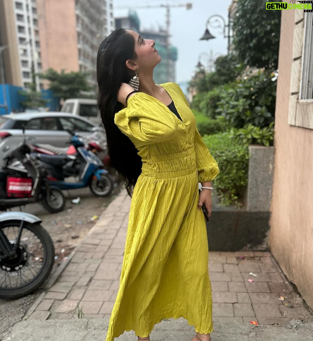 Deshna Dugad Instagram - Adding a touch of green to my life.🌱 . . #deshna #deshnadugad5 #deshnadugad #green