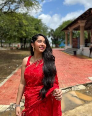Deshna Dugad Instagram - A saree is not just an attire, it's an emotion.♥️🔥
.
.
Can’t get over this look 🥰🥹
.
.
#deshna #deshnadugad #saare #saree #lovelook