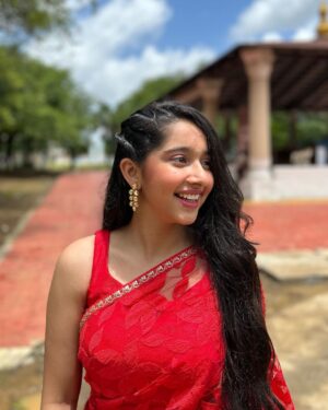 Deshna Dugad Instagram - A saree is not just an attire, it's an emotion.♥️🔥
.
.
Can’t get over this look 🥰🥹
.
.
#deshna #deshnadugad #saare #saree #lovelook