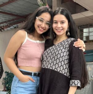 Deshna Dugad Instagram - Just pretty girls with pretty vibes 💕
My twin flame 🔥 
.
.
#deshna #deshnadugad #twins #freinds #maahijain #sister #friendship  #prettygurls