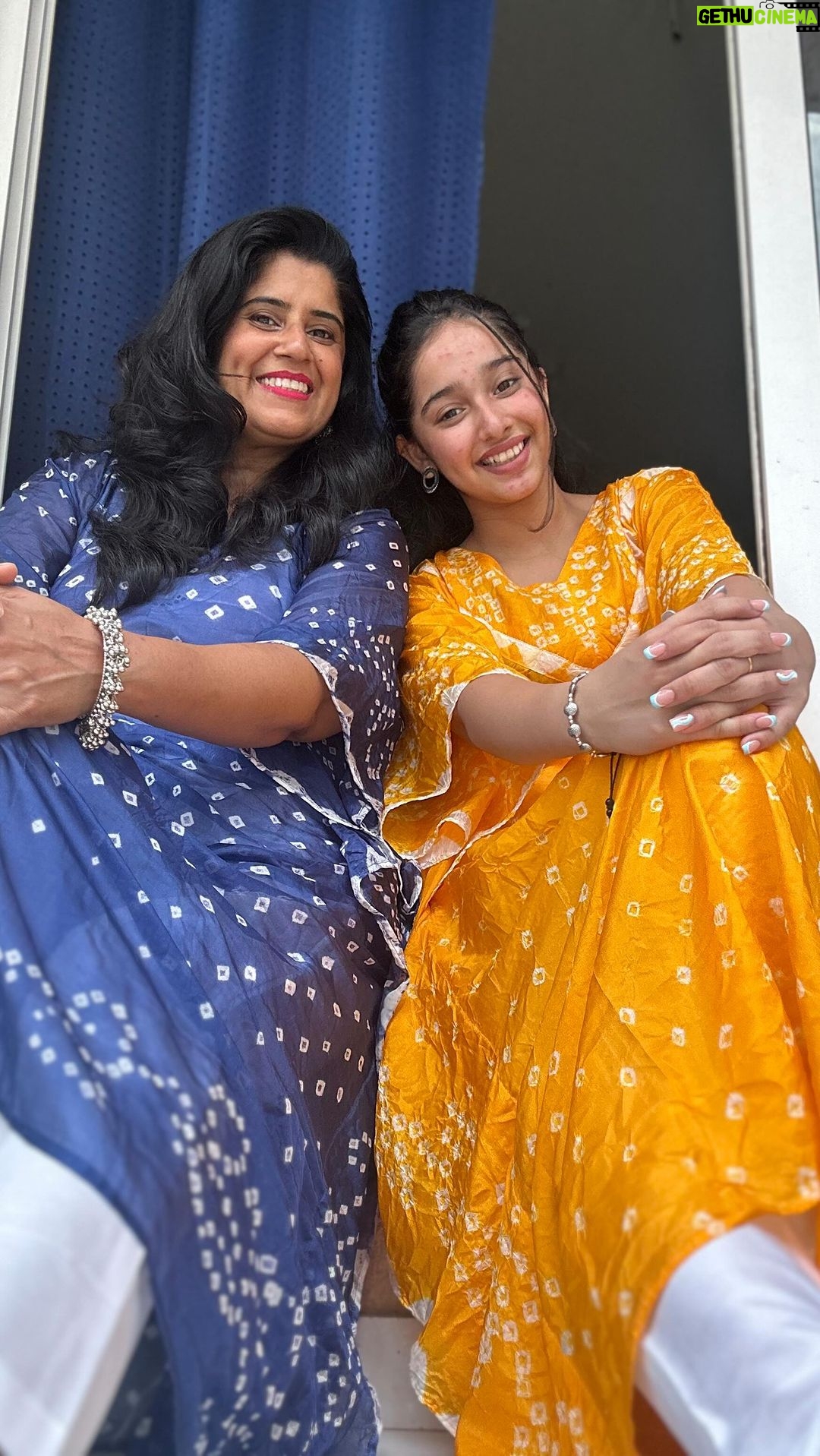 Deshna Dugad Instagram - Twinning with mommy 🥰♥️ with @zanaashindia (rangisa 2.0) ♥️truly in love with the kaftaans 🥹♥️ . . #deshna #deshnadugad #transition #traditional #ad #collab #fashion