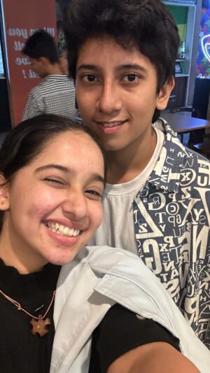Deshna Dugad Instagram - Dukh . Dard . Peeda 🤪🤪
.
.
#deshna #deshnadugad #tirth #tirthjoisher #funny #reels #reelitfeelit