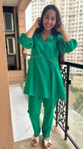 Deshna Dugad Instagram - I am so excited to wear @zanaashindia🥹♥️ And soo ready to take gifts on rakshabandhan 😅, are you too???!!!! 🥳🥳 Check out @zanaashindia now … as you cant miss on their new collection 😍 . . #deshna #deshnadugad #zanash #handmadeclothes #traditional #rakshabandhan #grwm #grwmmakeup