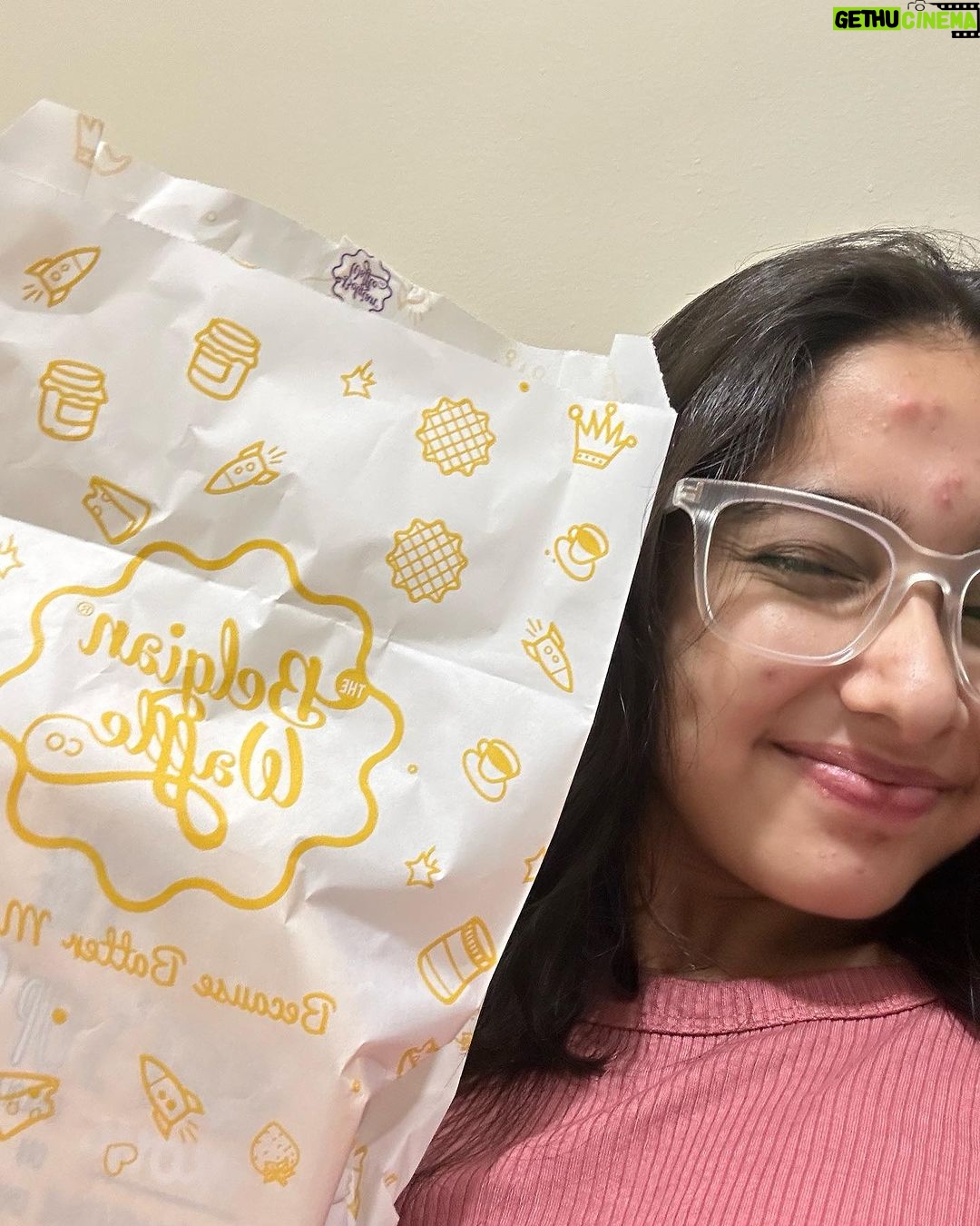Deshna Dugad Instagram - That’s how celebrated my FRIENDSHIP DAY 🥲😇 i miss all my homiess 🥺🥺❤️♥️ @thebelgianwaffleco . . #deshna #deshnadugad #belgiumwaffle #wafflelove #waffle #loveforfood #foodie #food