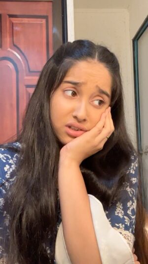 Deshna Dugad Instagram - Yakeen to dilade tu hai ya nhi hai..?!!!🥺🥺♥️
.
.
#deshna #deshnadugad #newsong #bollywoodsongs #shayarana #trendingreels #trendingsound #trend #trendalert #trending #actor #actorslife #actors