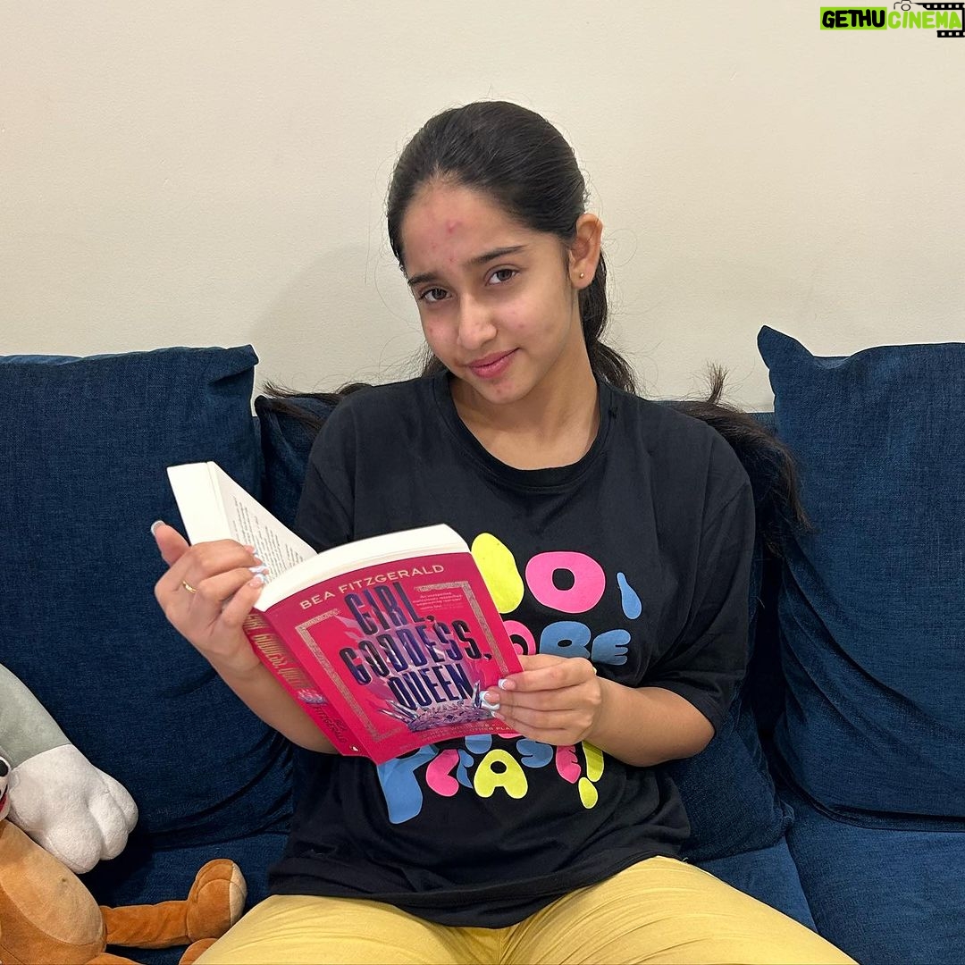Deshna Dugad Instagram - Got this marvellous collection of books from @penguinindia ♥️🐧📚 Go grab your fav books from them now🥰 . . #desh #deshna #deshnadugad #reading #bookstagram #book #novels #fiction #readingbook