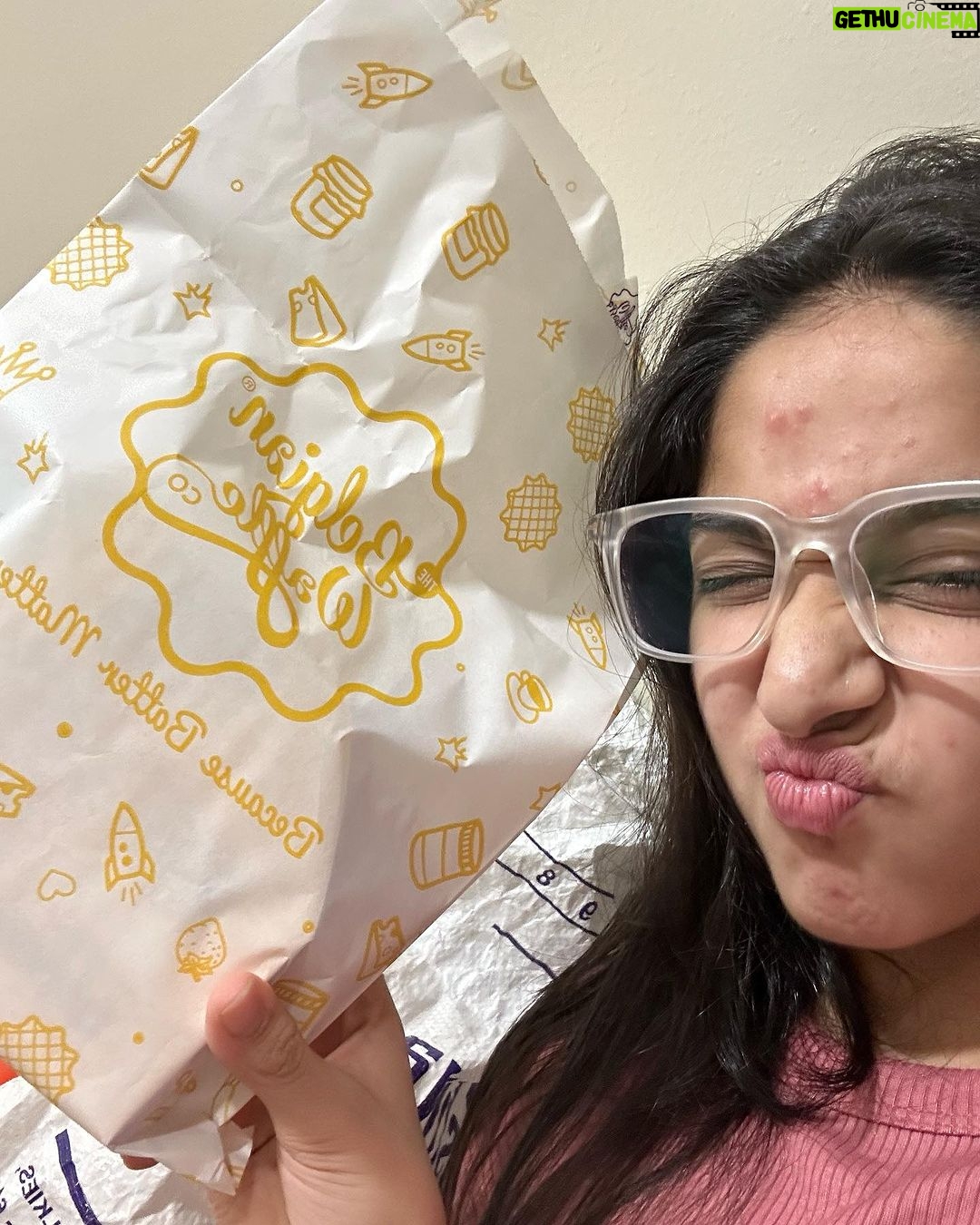 Deshna Dugad Instagram - That’s how celebrated my FRIENDSHIP DAY 🥲😇 i miss all my homiess 🥺🥺❤️♥️ @thebelgianwaffleco . . #deshna #deshnadugad #belgiumwaffle #wafflelove #waffle #loveforfood #foodie #food
