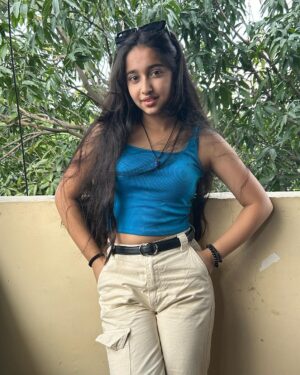 Deshna Dugad Instagram - I don't have a bad attitude; I have a strong personality.👸😇
.
.
#deshna #deshnadugad #captions #baddie #cool #look #blue #blueeyes #blue #coolook #swag