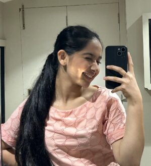 Deshna Dugad Instagram - Mirror selfie again 😂🥰
.
.
#desigirl #deshna #deshnadugad