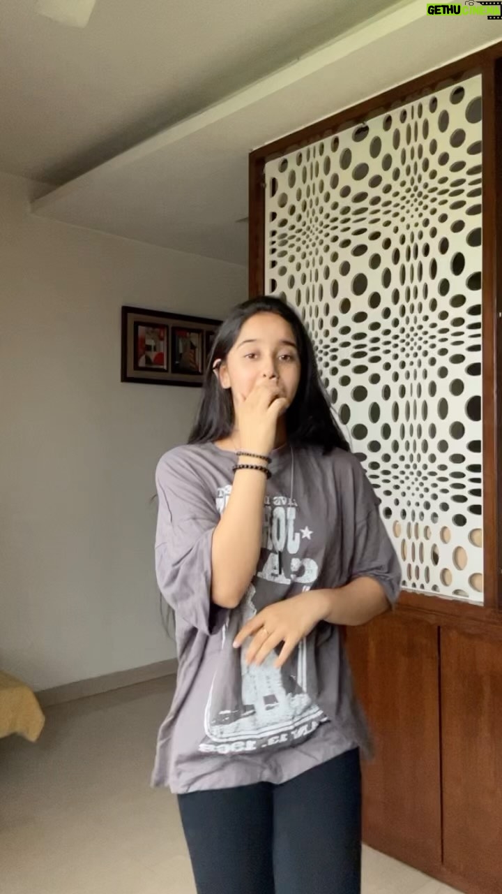 Deshna Dugad Instagram - Wasuppppp??!!!!!😋 . . #deshnadugad #deshna #newdancereel