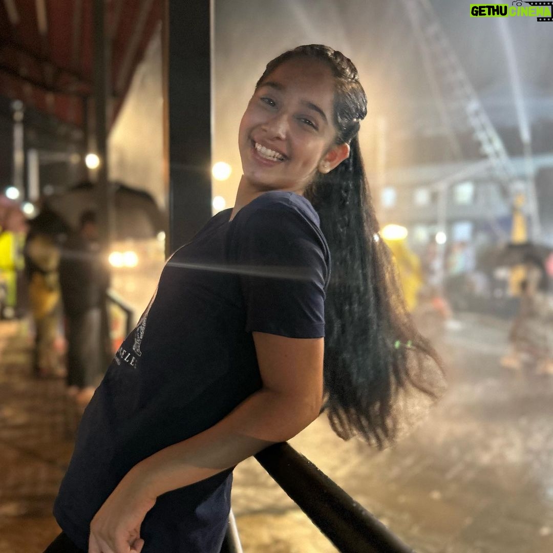 Deshna Dugad Instagram - Let the rain wash away all the pain of yesterday.☔️ . . #deshna #deshnadugad #rain #rainday #rainyseason #rainbow #rainphotography #raindrops