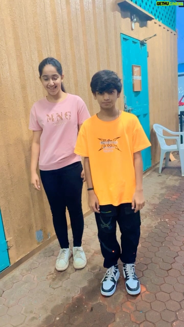 Deshna Dugad Instagram - When 2 cuties dance ❤️ . W/ @deshnadugad5 . . . . #reelsinstagram #reels #reelsvideo #reelitfeelit #reelsindia #reef2reef #likesforlike #share #dancereels #dance #dhvanitsoni #dhvanitdancer #trendingreels