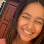 Deshna Dugad Instagram – Just a random one 🤓
.
.
#deshna #deshnadugad #randomvideo #reelsvideo #soundbollywood #bollywood #bollywoodsongs #behindthescenes #behindthescene #pushpaimpossible
