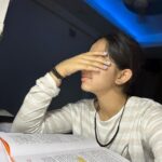 Deshna Dugad Instagram - Its just me studying for my social in morning at 4am and government gave holiday 😭🫡 …but felt good🥰 . . #deshna #deshnadugad #studing
