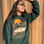 Deshna Dugad Instagram - 24/7 chaosss 😂😂🤣🥲 Pc - my mom ❤️ ( she clicks my most random photos ) Hoodie - @wakai.fashion . . #deshna #deshnadugad