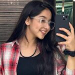 Deshna Dugad Instagram - Mirror selfies are the best 😎♥️ . . #deshna #deshnadugad #mirrorselfie #selfietime #photos #photooftheday