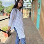 Deshna Dugad Instagram – You can’t scroll without complimenting my new Kurti swag.😎
.
.
#deshna #deshnadugad #kurti #indianfood #indiandresses #kurtilover #kurtis #kurtidress #indianclothes #indian #instagrampost