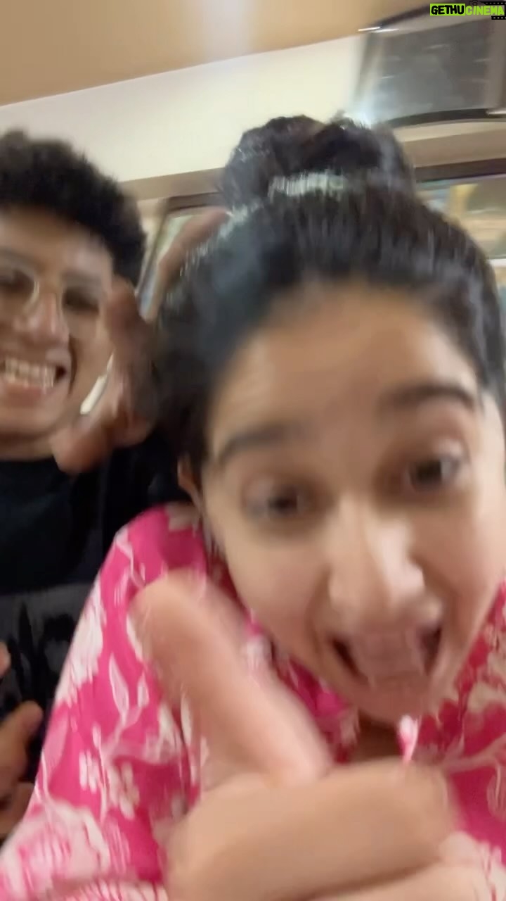 Deshna Dugad Instagram - I am being bullied 😭👍🏻👍🏻 @deshnadugad5 😂 #reels #trending #trend #viral #funny #setting #deshna #deshnadugad #tirth #tirthjoisher