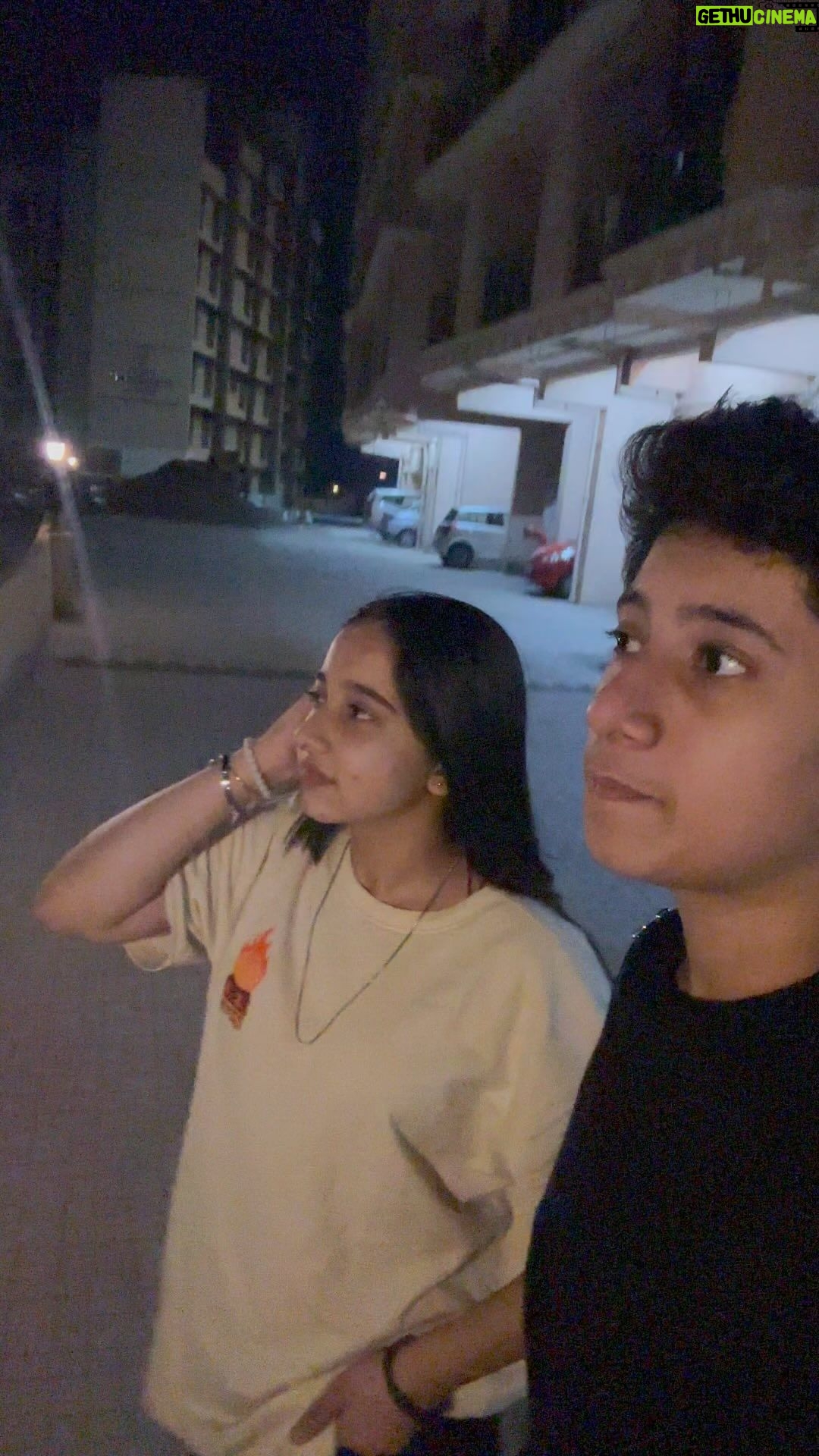Deshna Dugad Instagram - Kaha milega mere jaisa dost ? 😃 @deshnadugad5 😂 #reels #trending #viral #fyp #friend #truefriend #trend #bestfriends #bestie #tirthjoisher