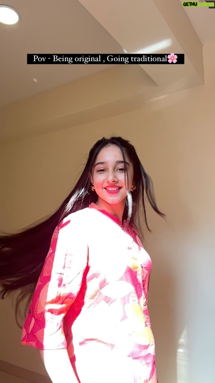 Deshna Dugad Instagram - 🌸🌸♥️ . . #traditional #deshna #deshnadugad