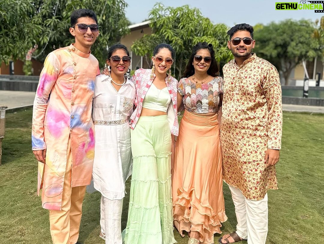Deshna Dugad Instagram - Day - 3 Carnival , Shaadi 🎡💍 . All my outfits from - @jeevarentitbuyit . #deshna #deshnadugad #bhaikishaadi 📍 Elegant resort and health club