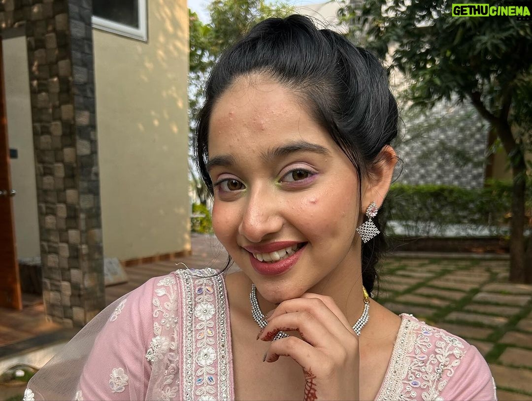 Deshna Dugad Instagram - Day - 3 Carnival , Shaadi 🎡💍 . All my outfits from - @jeevarentitbuyit . #deshna #deshnadugad #bhaikishaadi 📍 Elegant resort and health club