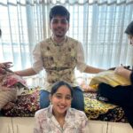 Deshna Dugad Instagram - Day 1 - Mehendi ,Mangal saad 🍃🧿❤️💅 . . #ssvivah #deshna #deshnadugad #bhaikishaadi #cousins