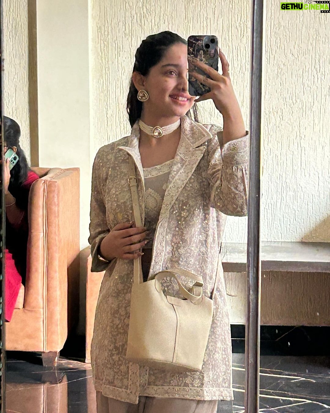 Deshna Dugad Instagram - Day - 2 Kum Kum , Sangeet 💃🥳❤️🧿 . . #bhaikishadi #dance #deshna #deshnadugad 📍 Elegant Resort And Health Club , waki tarf wada