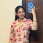 Deshna Dugad Instagram - Mirror selfies 🥰🩷 . . #deshna #deshnadugad