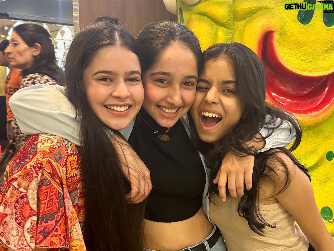 Deshna Dugad Instagram - ♥️🥳 . . #friendship #deshna #deshnadugad