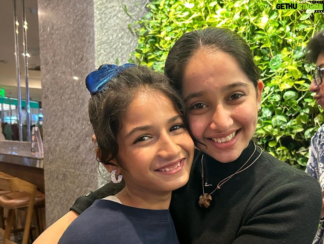 Deshna Dugad Instagram - ♥️🥳 . . #friendship #deshna #deshnadugad