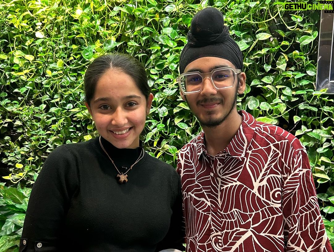 Deshna Dugad Instagram - ♥️🥳 . . #friendship #deshna #deshnadugad