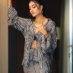 Dhanashree Verma Instagram - Taking over - Play, Pause & Stop control in my hands now 🎤✨ 📸 : @kishh.t MUA: @preetydhillon_mua Hair: @hairbyswatitare14 Outfit: @boutiquobysaachi Styled by: @stylebysaachivj