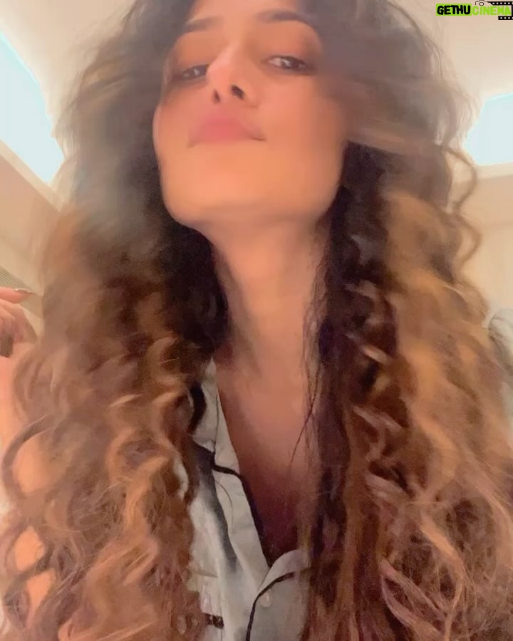 Dhanashree Verma Instagram - Curls and confidence 👀🎀