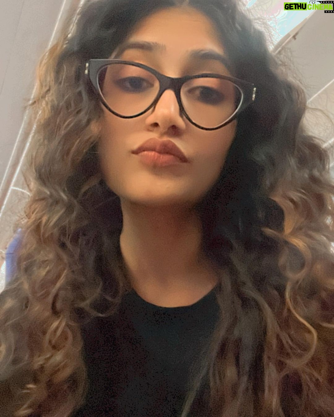 Dhanashree Verma Instagram - Curls and confidence 👀🎀