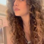 Dhanashree Verma Instagram – Curls and confidence 👀🎀