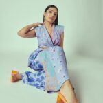 Dhanashree Verma Instagram – Becoming the best version of yourself requires you to continuously edit your beliefs and to upgrade & expand your identity 🔥

📸: @anurag_kabburphotography 
MUA: @preetydhillon_mua 
Outfit: @zi.p__ by @payal_zinal
Earrings @rubans.in @oakpinionpr
Shoes @melissashoesindia @sallyruchi
Styled by: @sanchi.gupta011 
Hair: @hairbyswatitare14