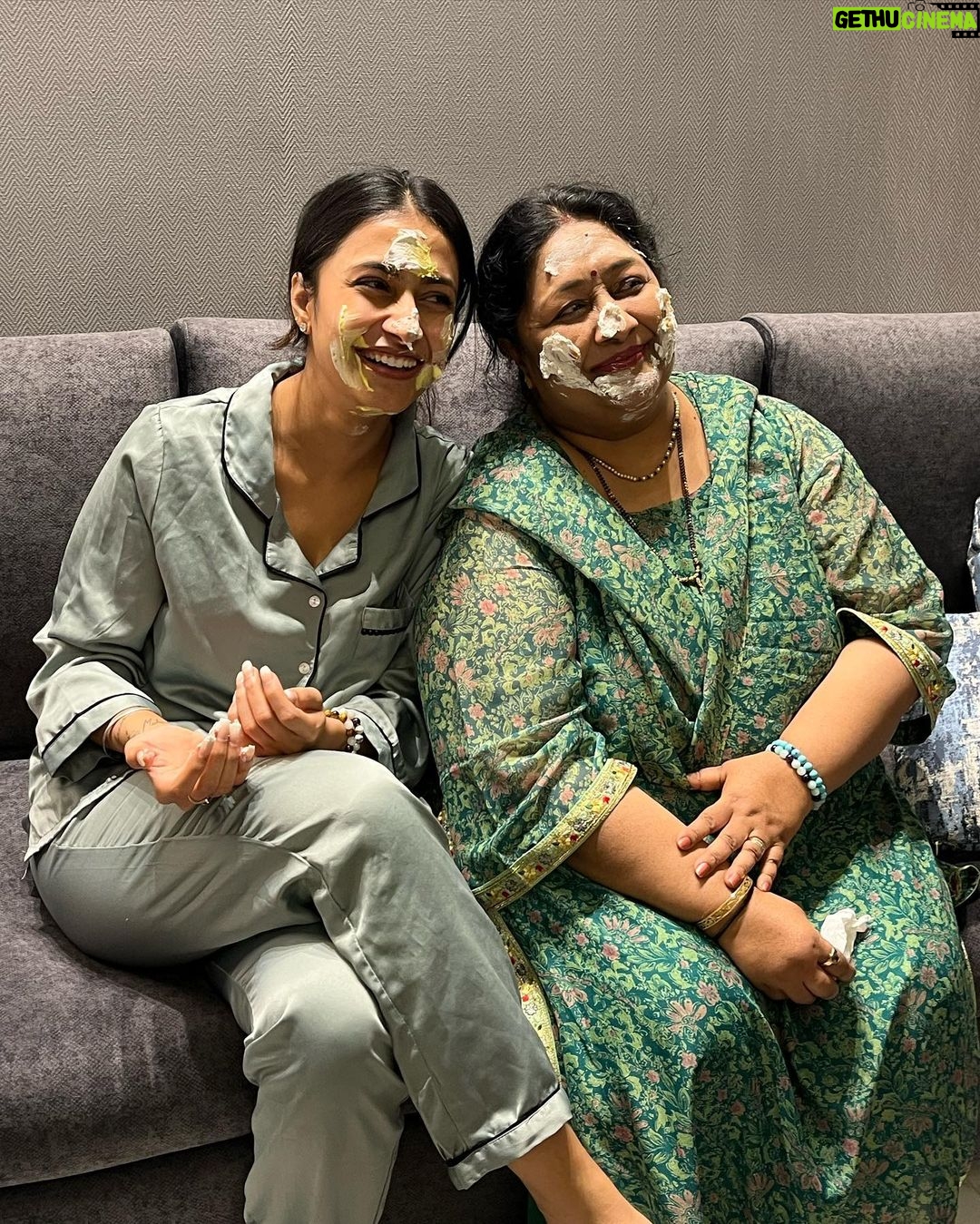 Dhanashree Verma Instagram - Happy birthday to the strongest & most loveliest women ♥️ I’m extremely grateful to be sharing this day with you. We are definitely soldiers of our lives…. We love everyone, we never give up and we keep fighting for our happiness with the kindest way possible. Thank you for teaching me how to be a nice person with great spirit in my heart and a life filled with immense hope. Love you HAPPY BIRTHDAY TO US 🎈