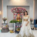 Dhanashree Verma Instagram – Happy Ganesh Chaturthi ♥️✨
Best time of the year… sending best wishes to everyone 
Thank you @fiorellaindia for the most stunning decor ✨

Outfit @kritikakatariaofficial
Earrings @the_bling_girll 
Styled by @anshikaav
Assisted by @bhatia_tanisha