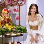 Dhanashree Verma Instagram – Happy Ganesh Chaturthi ♥️✨
Best time of the year… sending best wishes to everyone 
Thank you @fiorellaindia for the most stunning decor ✨

Outfit @kritikakatariaofficial
Earrings @the_bling_girll 
Styled by @anshikaav
Assisted by @bhatia_tanisha