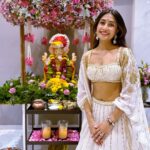 Dhanashree Verma Instagram – Happy Ganesh Chaturthi ♥️✨
Best time of the year… sending best wishes to everyone 
Thank you @fiorellaindia for the most stunning decor ✨

Outfit @kritikakatariaofficial
Earrings @the_bling_girll 
Styled by @anshikaav
Assisted by @bhatia_tanisha