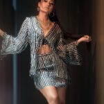 Dhanashree Verma Instagram - Taking over - Play, Pause & Stop control in my hands now 🎤✨ 📸 : @kishh.t MUA: @preetydhillon_mua Hair: @hairbyswatitare14 Outfit: @boutiquobysaachi Styled by: @stylebysaachivj