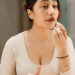 Dhanashree Verma Instagram – Rushed mornings? No worries! 🌞
Here’s my quick 5-step routine.
First, cleanse with @simpleskincareindia’s Moisturising Facial Wash. It’s my favourite one because it is gentle and soap-free, perfect for my skin. Then, hydrate with a moisturizer because healthy skin matters. Of course, never forget SPF, whether indoors or outdoors. Add a touch of my favorite makeup, and I’m ready to tackle the day! 💄⚡️ 

#Ad #Simple #facewash #QuickMorningRoutine #GlowOnTheGo