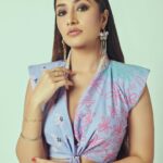 Dhanashree Verma Instagram – Becoming the best version of yourself requires you to continuously edit your beliefs and to upgrade & expand your identity 🔥

📸: @anurag_kabburphotography 
MUA: @preetydhillon_mua 
Outfit: @zi.p__ by @payal_zinal
Earrings @rubans.in @oakpinionpr
Shoes @melissashoesindia @sallyruchi
Styled by: @sanchi.gupta011 
Hair: @hairbyswatitare14