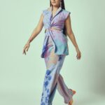 Dhanashree Verma Instagram – Becoming the best version of yourself requires you to continuously edit your beliefs and to upgrade & expand your identity 🔥

📸: @anurag_kabburphotography 
MUA: @preetydhillon_mua 
Outfit: @zi.p__ by @payal_zinal
Earrings @rubans.in @oakpinionpr
Shoes @melissashoesindia @sallyruchi
Styled by: @sanchi.gupta011 
Hair: @hairbyswatitare14