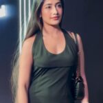 Dhanashree Verma Instagram – When you don’t have time to click any pictures but thanks to paparazzi and my @dhanashreefever_ for sharing these pictures 🚀♥️