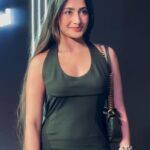 Dhanashree Verma Instagram – When you don’t have time to click any pictures but thanks to paparazzi and my @dhanashreefever_ for sharing these pictures 🚀♥️