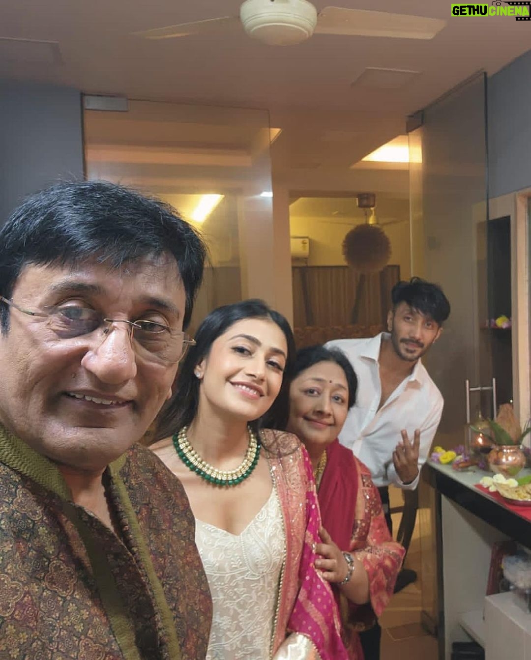 Dhanashree Verma Instagram - Our passion for lights, ladoos and love runs in the family ♥️ Happy diwali