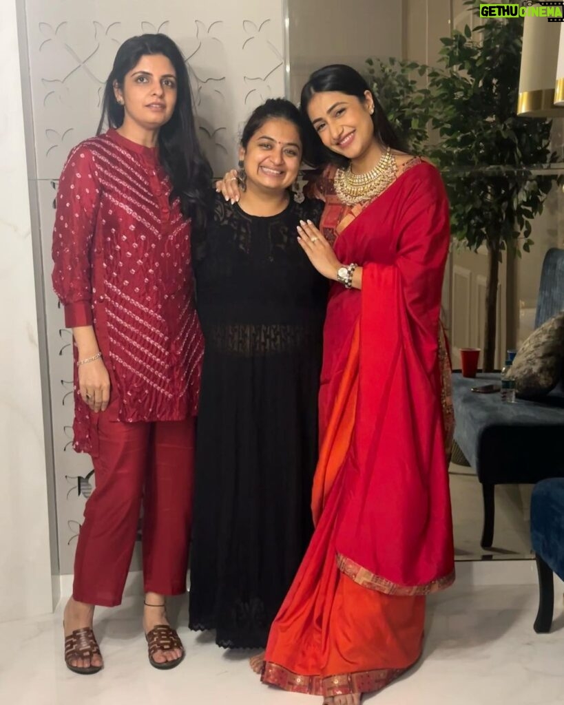 Dhanashree Verma Instagram - Our passion for lights, ladoos and love runs in the family ♥️ Happy diwali