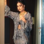 Dhanashree Verma Instagram - Taking over - Play, Pause & Stop control in my hands now 🎤✨ 📸 : @kishh.t MUA: @preetydhillon_mua Hair: @hairbyswatitare14 Outfit: @boutiquobysaachi Styled by: @stylebysaachivj